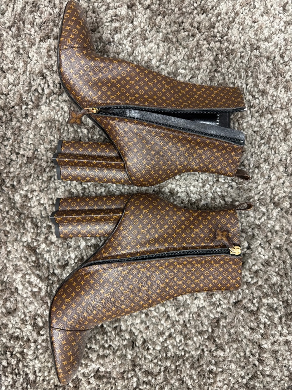 Louis Vuitton boots size 39